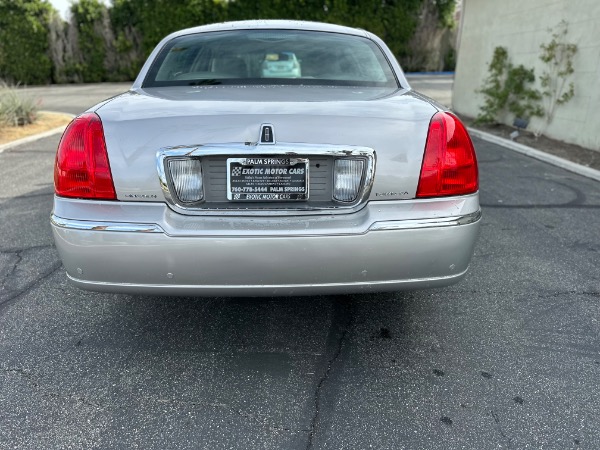 Used-2011-Lincoln-Town-Car-Signature-Limited