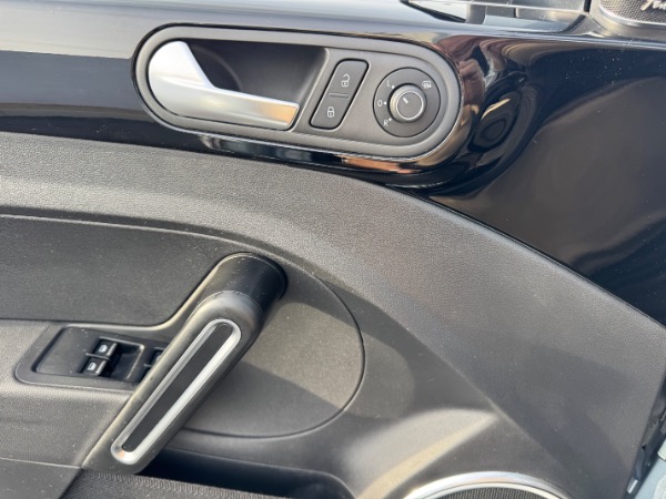 Used-2019-Volkswagen-Beetle-Convertible-20T-Final-Edition-SEL