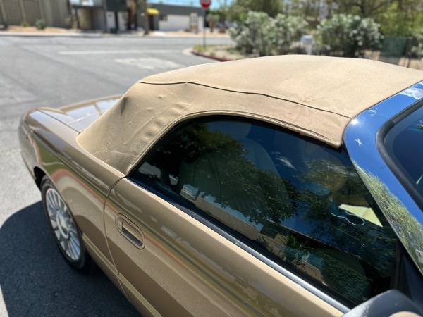 Used-2005-Ford-Thunderbird-Deluxe