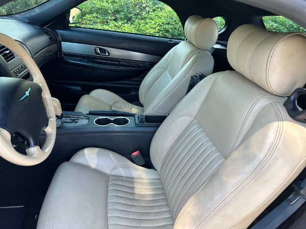 Used-2005-Ford-Thunderbird-Deluxe