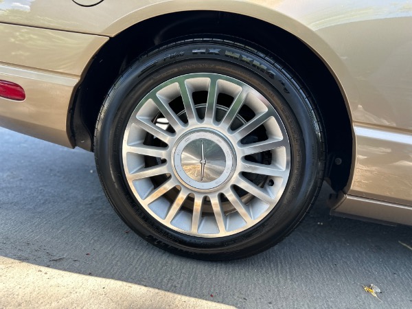 Used-2005-Ford-Thunderbird-Deluxe