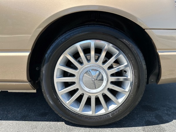 Used-2005-Ford-Thunderbird-Deluxe