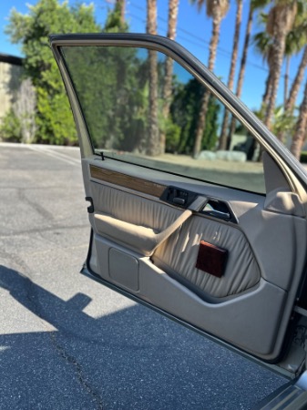 Used-1995-Mercedes-Benz-E320-luxe