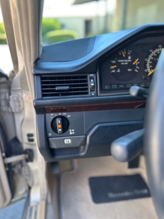 Used-1995-Mercedes-Benz-E320-luxe