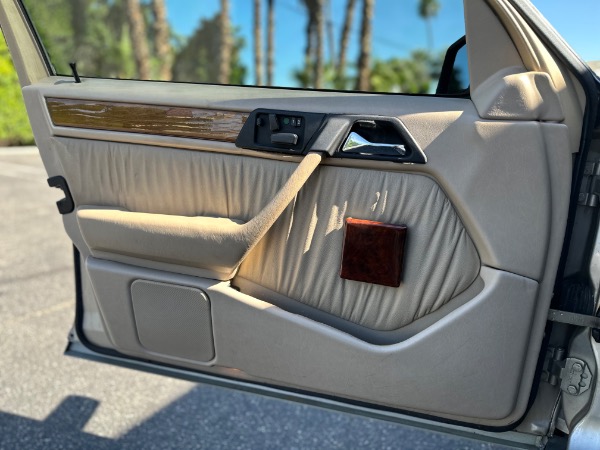 Used-1995-Mercedes-Benz-E320-luxe