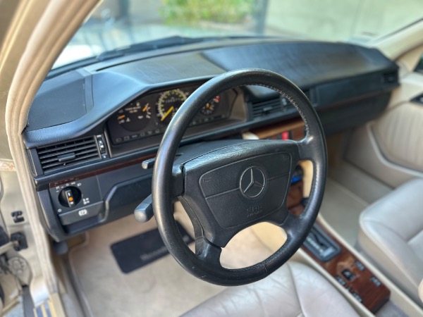 Used-1995-Mercedes-Benz-E320-luxe