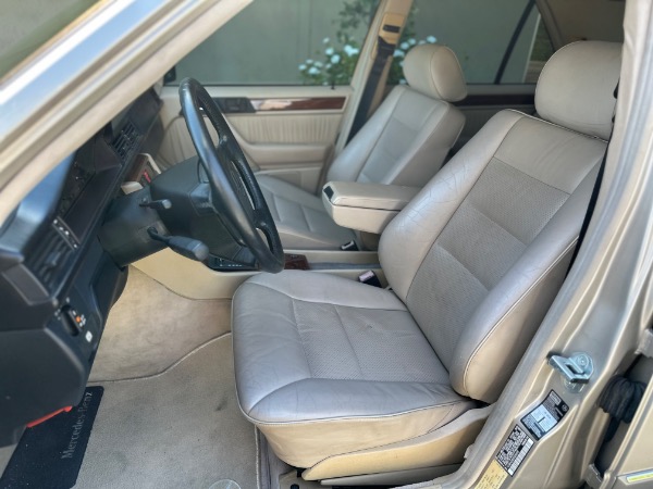 Used-1995-Mercedes-Benz-E320-luxe