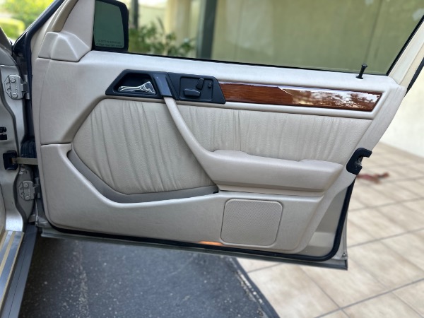 Used-1995-Mercedes-Benz-E320-luxe