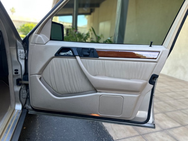 Used-1995-Mercedes-Benz-E320-luxe