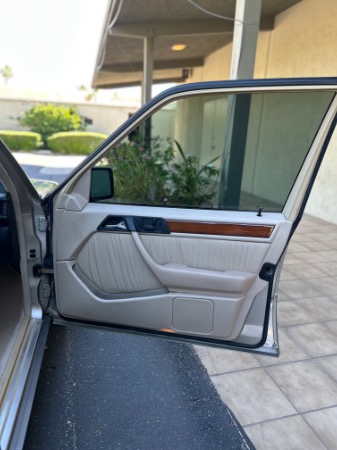 Used-1995-Mercedes-Benz-E320-luxe