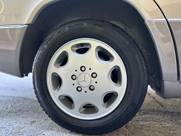Used-1995-Mercedes-Benz-E320-luxe