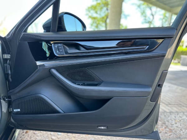 Used-2025-Porsche-Panamera-4-E-Hybrid