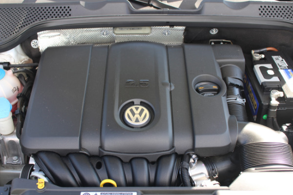 Used-2013-Volkswagen-Beetle-25L-PZEV