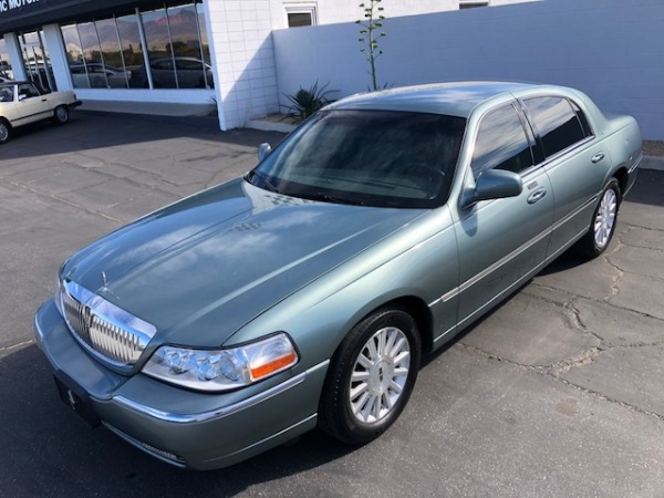 Used-2004-Lincoln-Town-Car-Signature