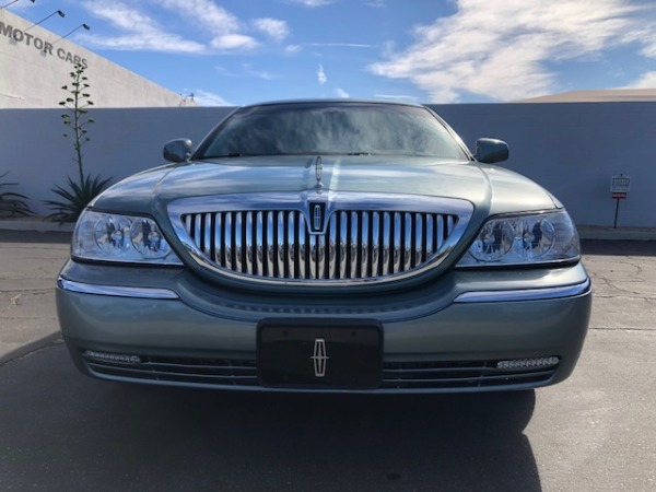 Used-2004-Lincoln-Town-Car-Signature