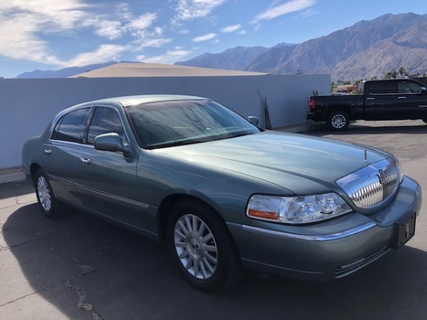 Used-2004-Lincoln-Town-Car-Signature