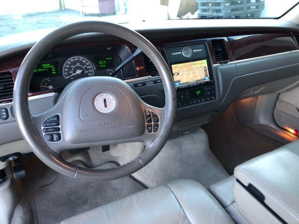 Used-2004-Lincoln-Town-Car-Signature