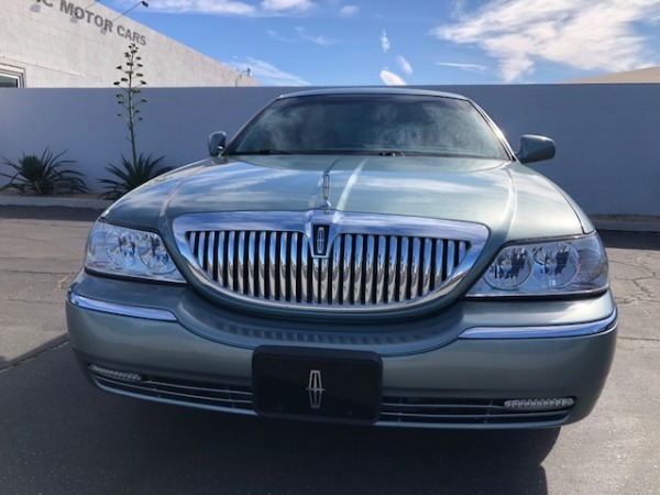 Used-2004-Lincoln-Town-Car-Signature