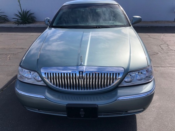 Used-2004-Lincoln-Town-Car-Signature