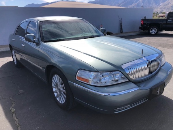 Used-2004-Lincoln-Town-Car-Signature