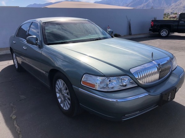 Used-2004-Lincoln-Town-Car-Signature