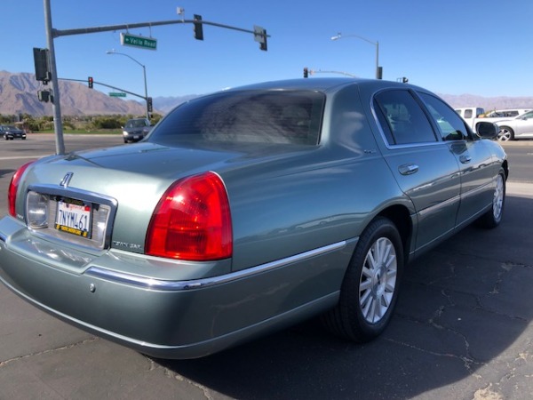 Used-2004-Lincoln-Town-Car-Signature