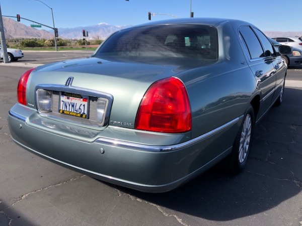 Used-2004-Lincoln-Town-Car-Signature