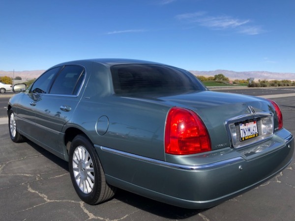 Used-2004-Lincoln-Town-Car-Signature