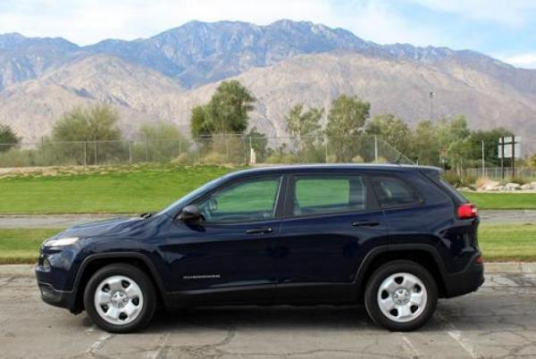 Used-2015-Jeep-Cherokee-Sport