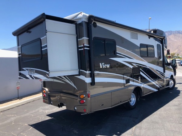 Used-2016-Mercedes-Benz-2017-Winnebago-View-3500