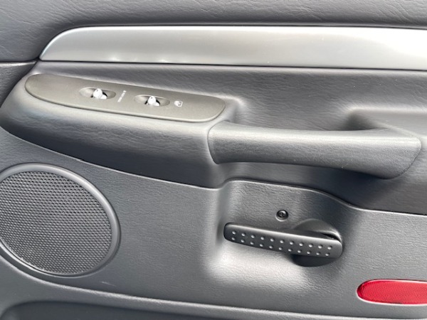 Used-2005-Dodge-Ram-1500-SRT-10