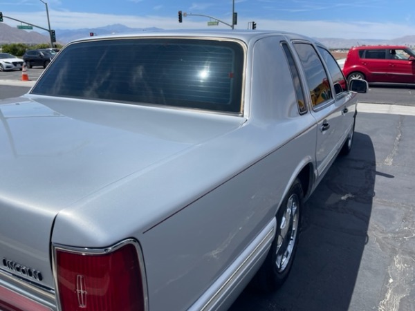 Used-1997-Lincoln-Town-Car-Cartier