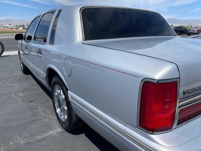 Used-1997-Lincoln-Town-Car-Cartier