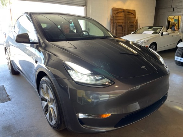 Used-2022-Tesla-Model-Y-Long-Range