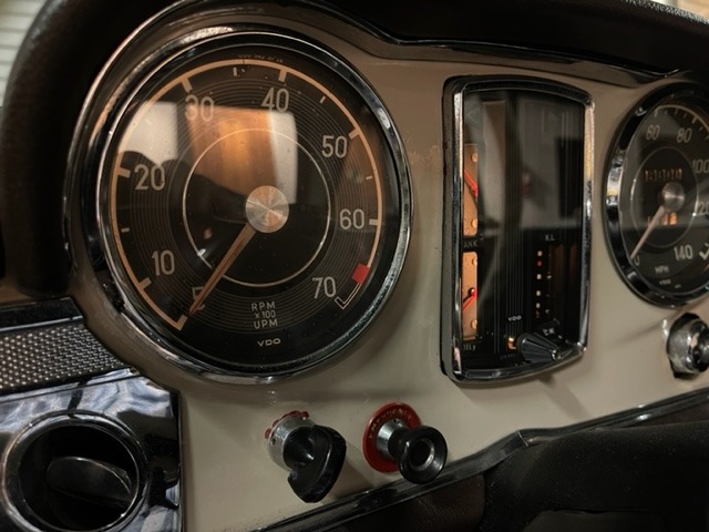 Used-1966-Mercedes-Benz-230-SL