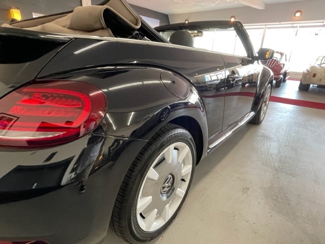 Used-2019-Volkswagen-Beetle-Convertible-20T-Final-Edition-SEL