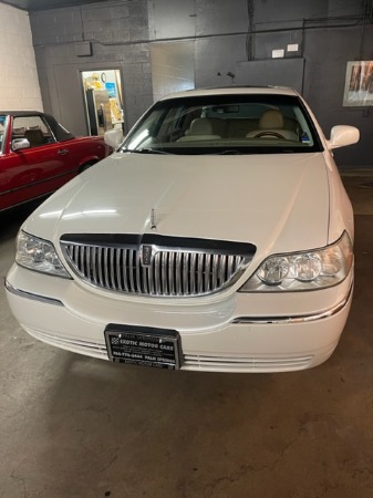 Used-2006-Lincoln-Town-Car-Signature-Limited