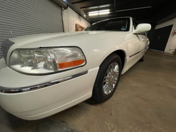 Used-2006-Lincoln-Town-Car-Signature-Limited