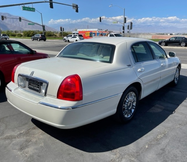 Used-2006-Lincoln-Town-Car-Signature-Limited