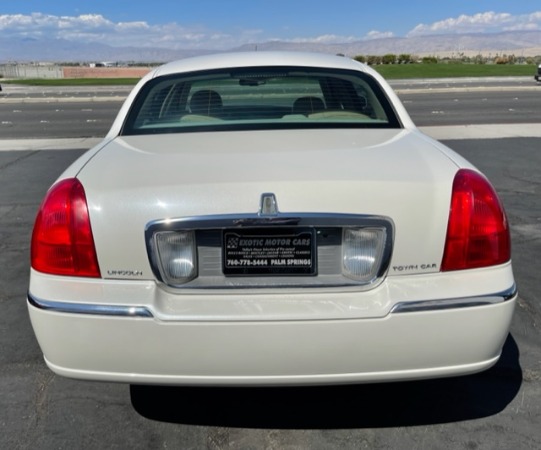 Used-2006-Lincoln-Town-Car-Signature-Limited