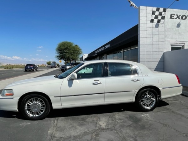 Used-2006-Lincoln-Town-Car-Signature-Limited