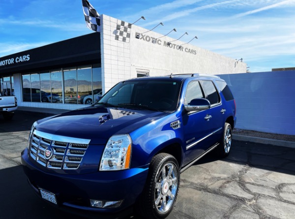 Used-2012-Cadillac-Escalade-Luxury