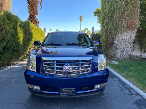 Used-2012-Cadillac-Escalade-Luxury