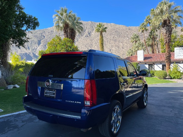 Used-2012-Cadillac-Escalade-Luxury