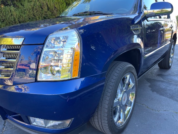 Used-2012-Cadillac-Escalade-Luxury