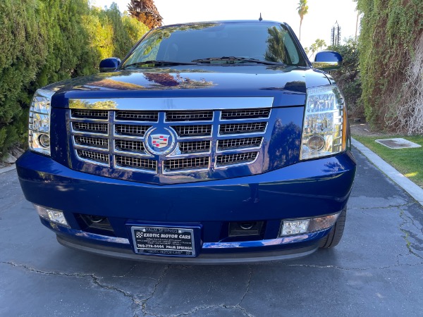 Used-2012-Cadillac-Escalade-Luxury