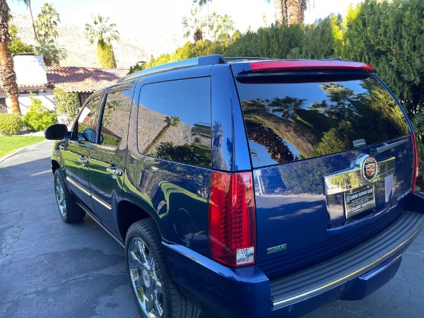 Used-2012-Cadillac-Escalade-Luxury