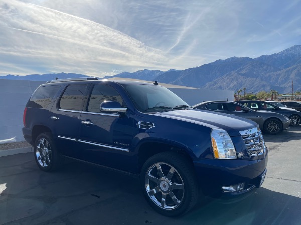 Used-2012-Cadillac-Escalade-Luxury