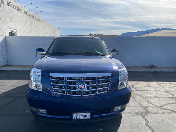 Used-2012-Cadillac-Escalade-Luxury