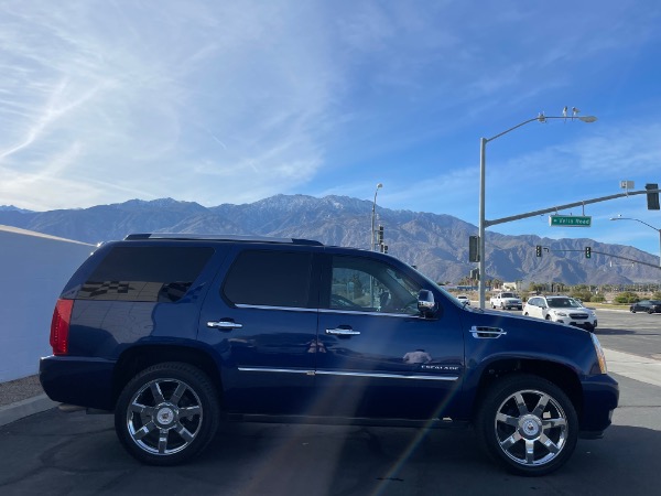 Used-2012-Cadillac-Escalade-Luxury